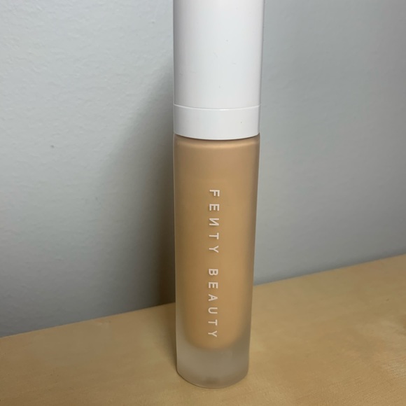 Fenty Beauty Other - Pro Filt’r Soft Matte Long Wear foundation 250 Fenty Beauty Other - Pro Filt’r Soft Matte Long Wear foundation 250